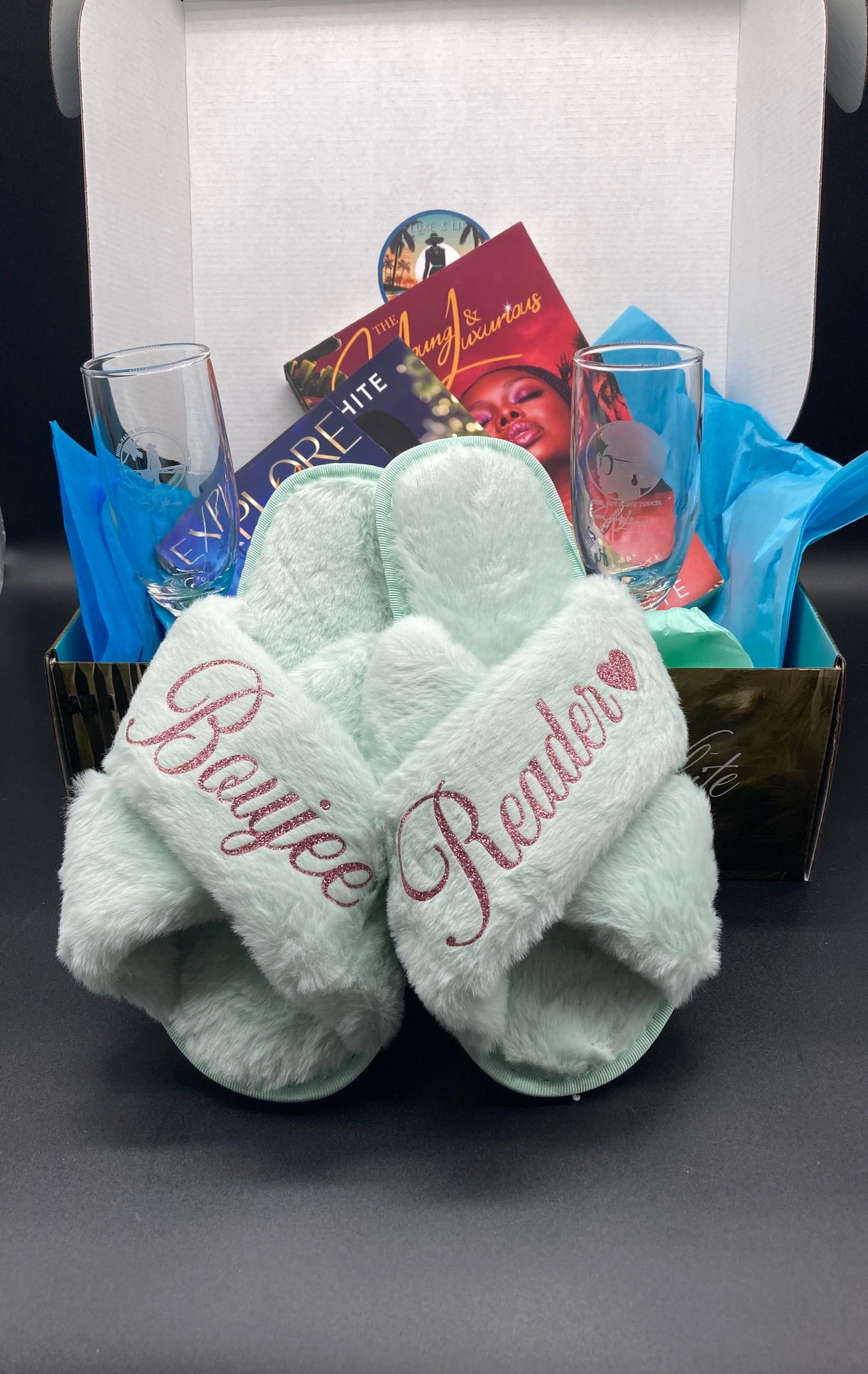 Luxe & Lit Explore Men of the Hamptons Book Box - XL SLIPPER -SHIPPING INCLUDED